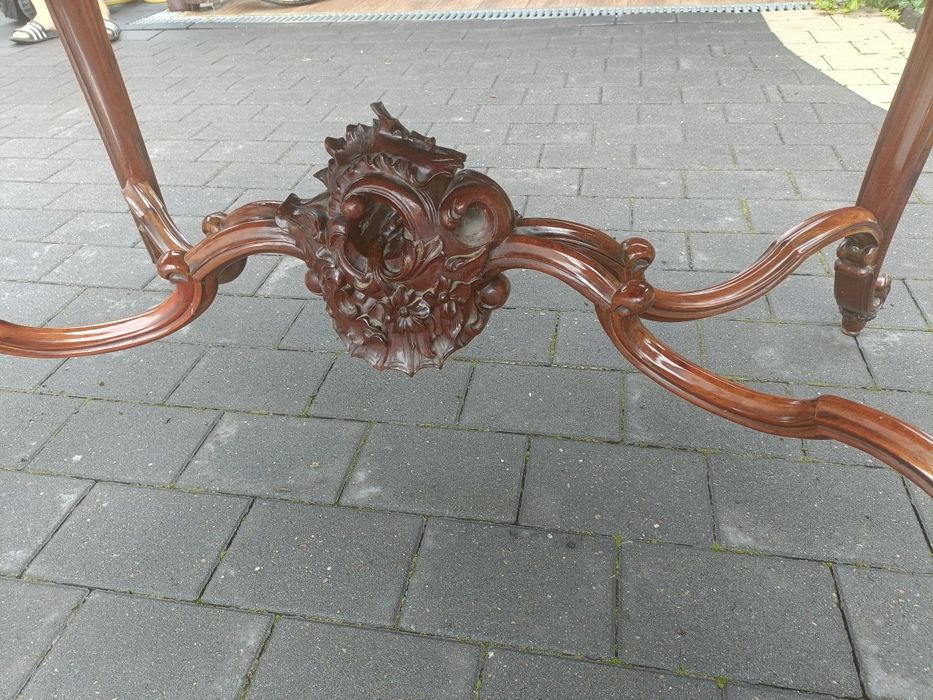 Vând masa stil baroc