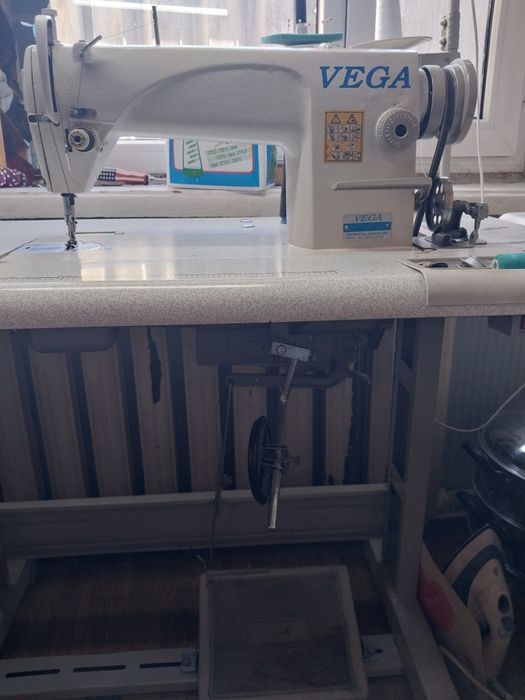 Продаётся  швейная машина