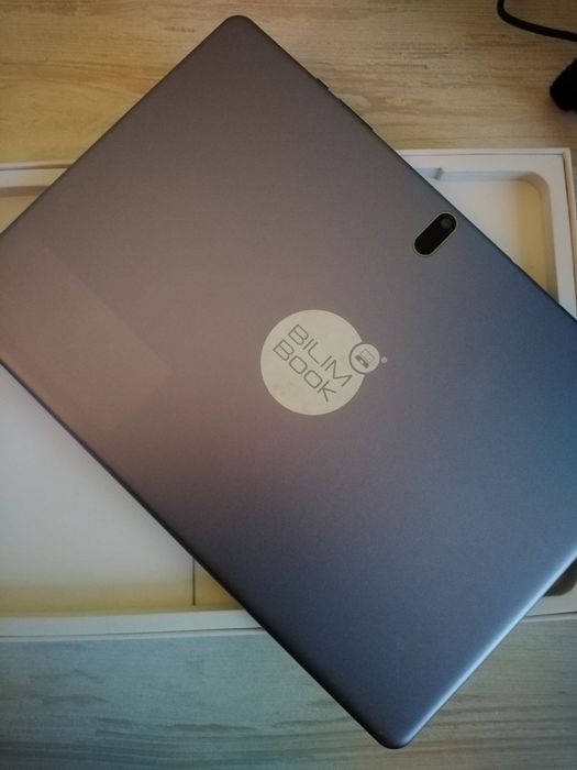 Планшеты Bilimbook и Samsung Galaxy Tab A6