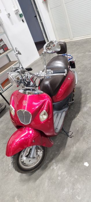 Vând scuter retro impecabil,primul propietar de nou