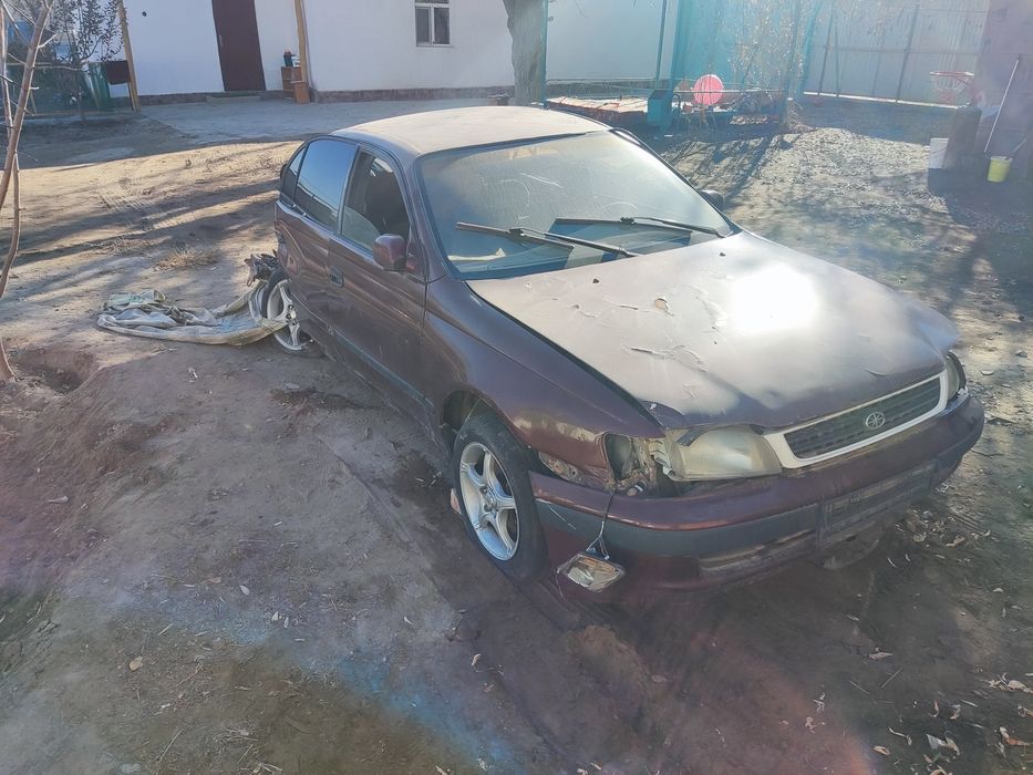 Тойота Карина Е аварийная