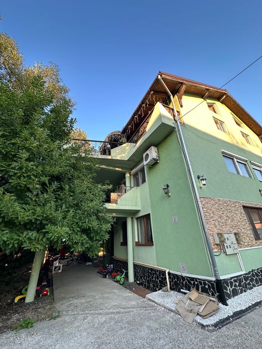 Apartament 3 camere | 86 mp | Terasa 33 mp | Parcare | Curte interioara