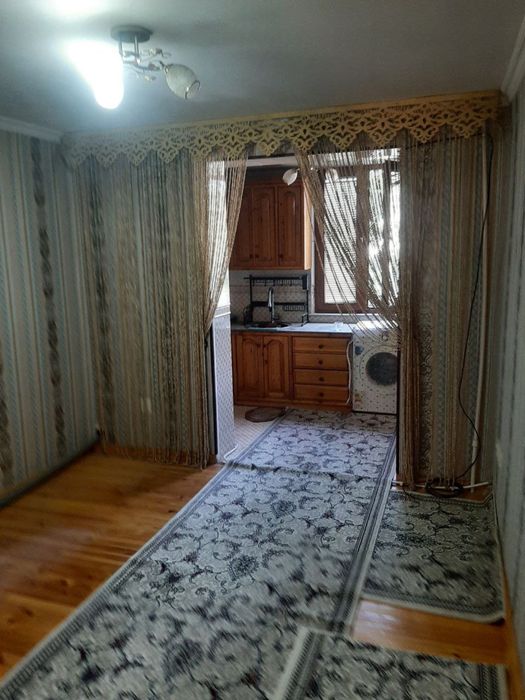 3 зонали уй сотилади.5 этажли дом 2 этаж.Ориентир Севинч ресторан.