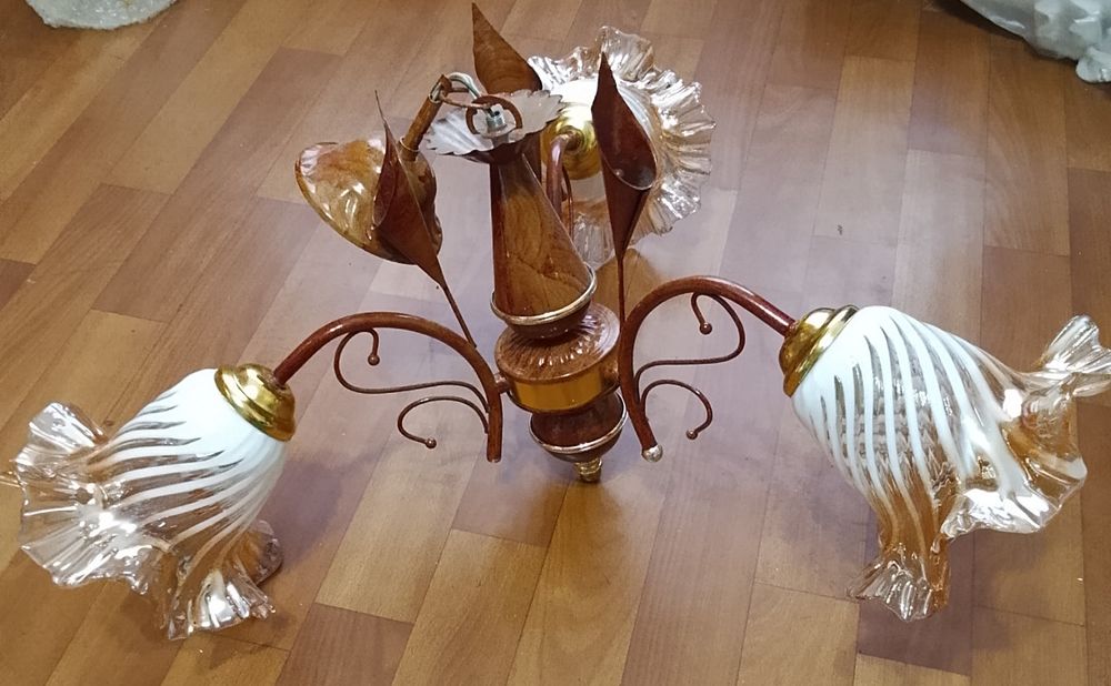 Продам люстры, бра и светильники