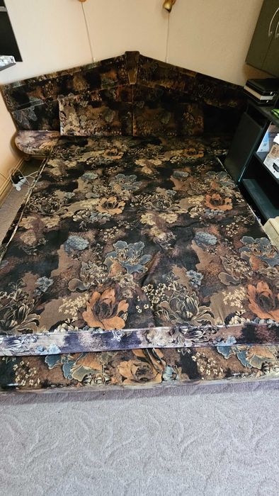 Pat dublu tapitat , cadru lemn si pal, 165x230 cm, Maro, cu somiera rabatabila si lada depozit