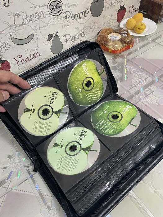 Продам сумку для компакт-дисков (вмещает 80 дисков)