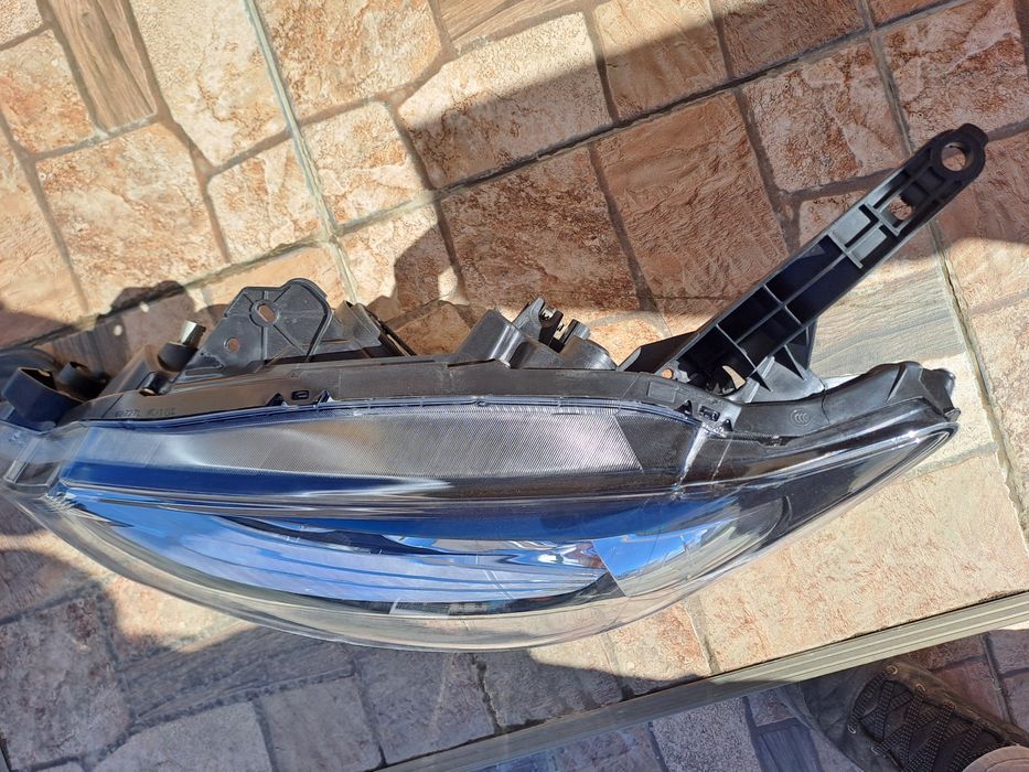 Far stânga nissan pulsar