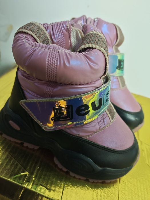 Продам детскую зимнюю обувь