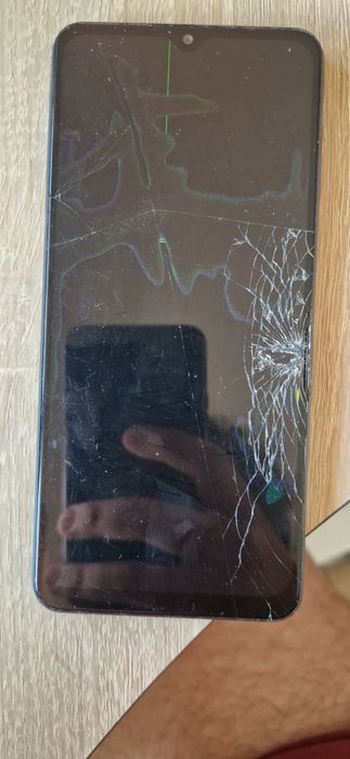 3 Samsung телефона - А12, А20е, А70