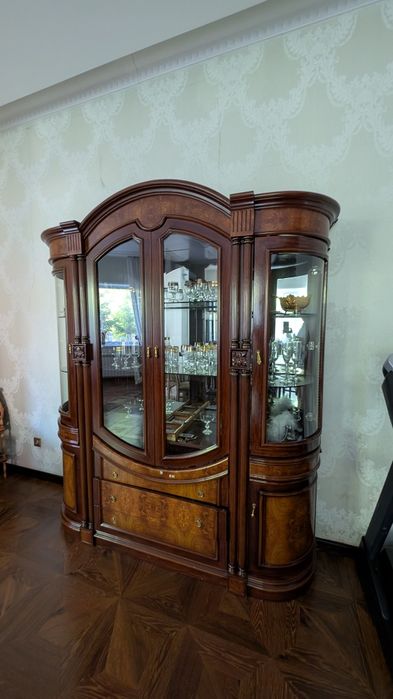 Продам шкафы в гостиную 2 шт.