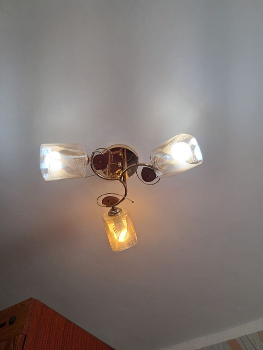 Продам     люстру