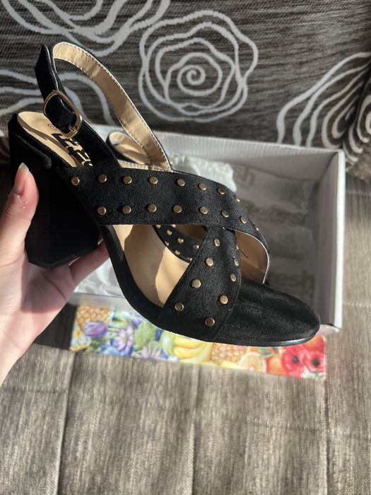 Обувки на висок ток