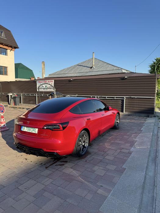 TESLA Model 3 2020 — imagine 3