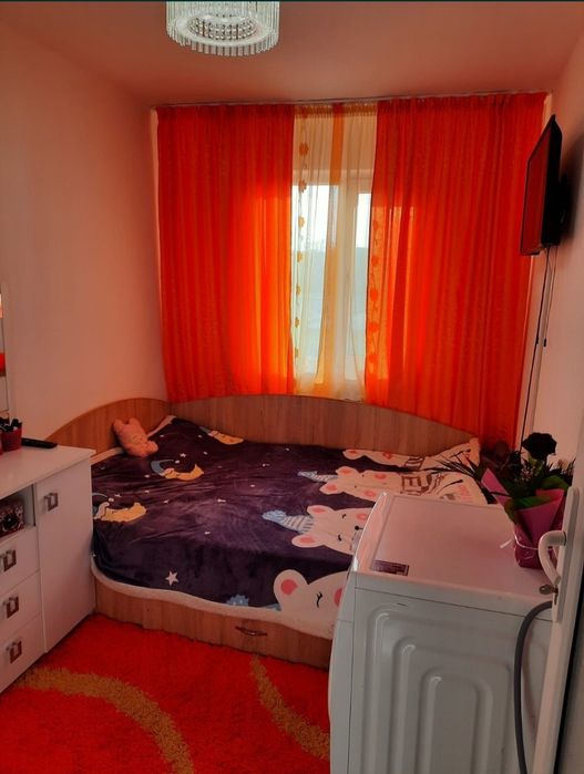 Vând apartament cu 3 camere în orașul Giurgiu