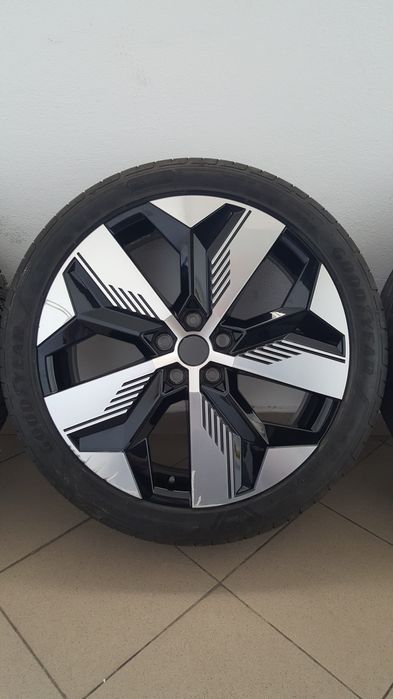 JanteRenaultKadjarArkanaSymbiozCapturMeganeE-TechKoleosScenicE-TechEspaceAustralRafaleTalismanDusterBigsterStrikerNissanJukeQashqaiX-TrailAriya5X114.3