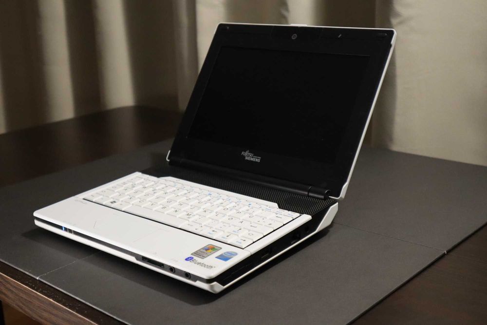 Laptop Retro Gaming Fujitsu Siemens Amilo Mini 3520