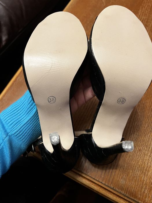 Дамски кожени сандали