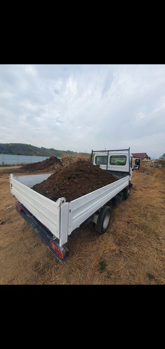 Vând pământ vegetal