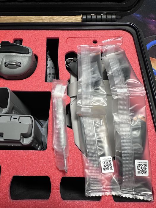 DJI Mini 2 + 5 baterii + 2 hub-uri încărcare + filtre ND – stare foarte bună