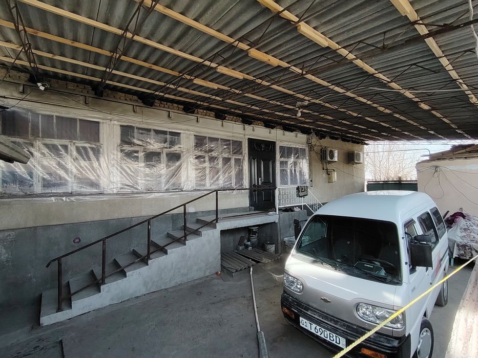 Uchastka sotiladi foot siti yonoda