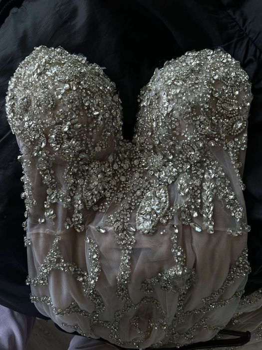 Абитуриентска рокля -пепел от рози