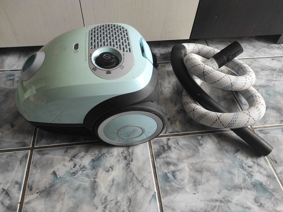 Aspirator Bosch cu sac în perfectă stare de funcționare. made in Germany ste aproape nou.