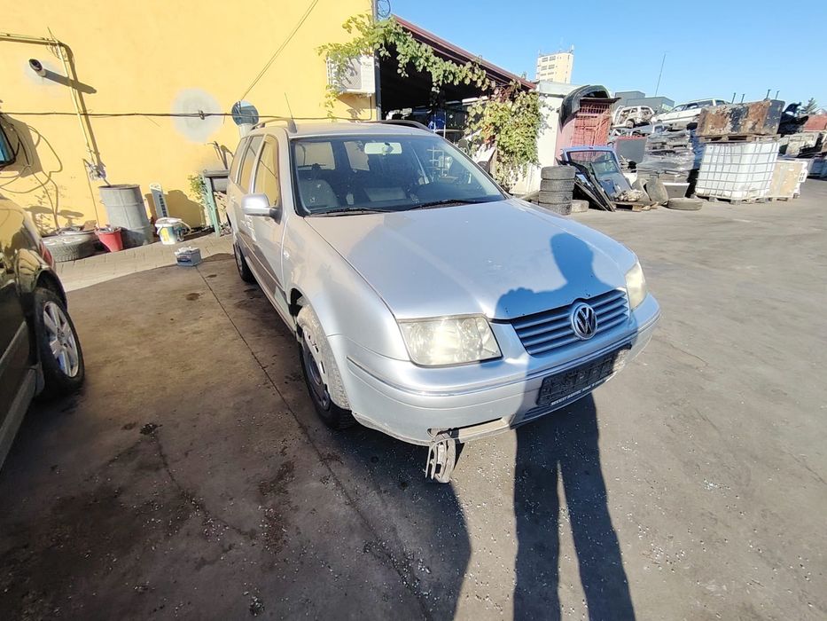 Aripa fata stanga Volkswagen VW Bora 2003 1.6 16V MT (105 hp)