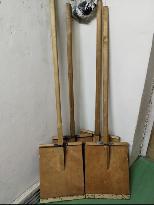 Лопаты для снега,новые СССР.