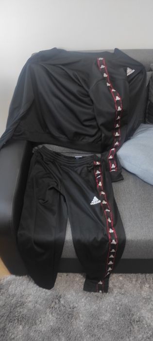 Vând trening Adidas