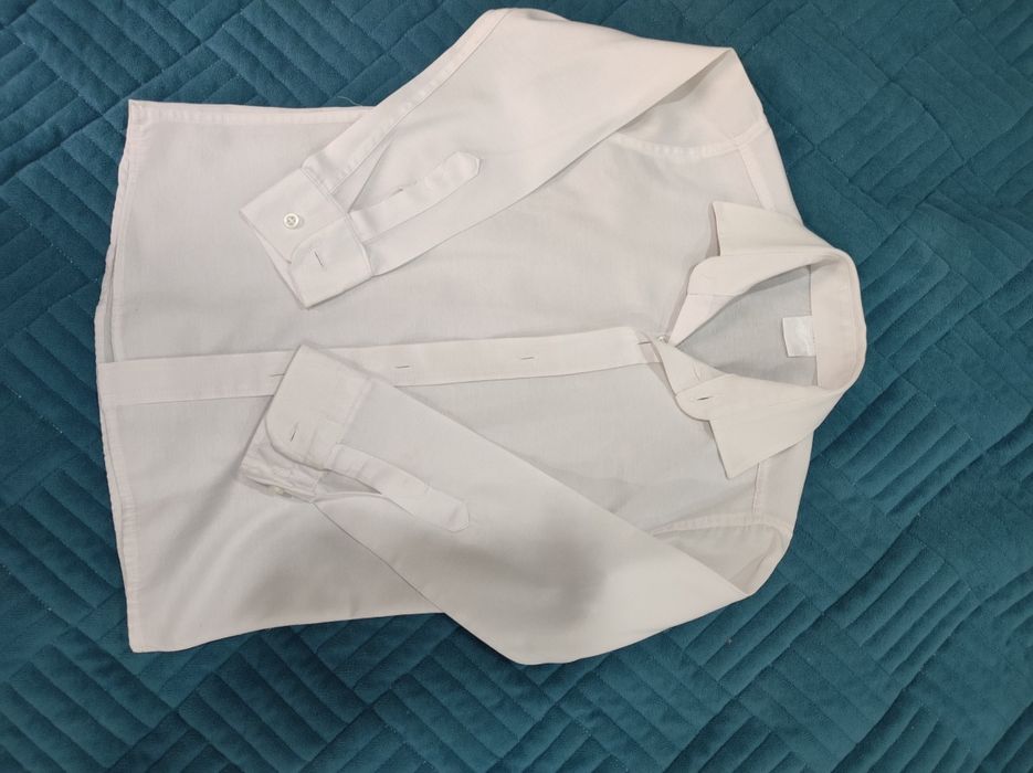 Продам школьные белые блузки