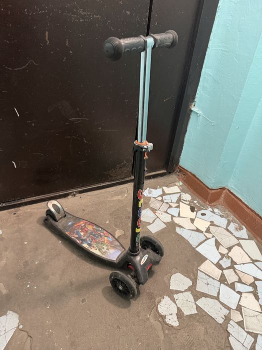 Продаётся трёхколёсный самокат
