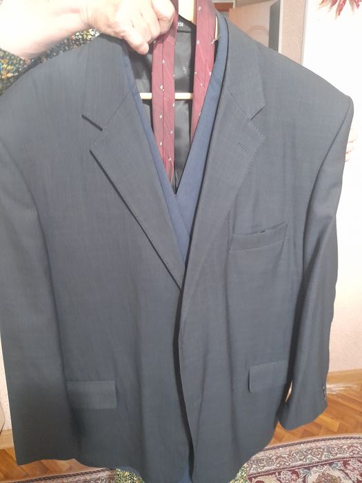 Продам костюмы .мужские