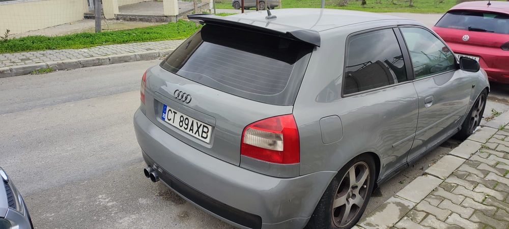 Vând Audi A3 8 l
