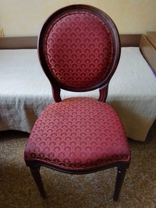 Старинен стол за хора със стил и вкус