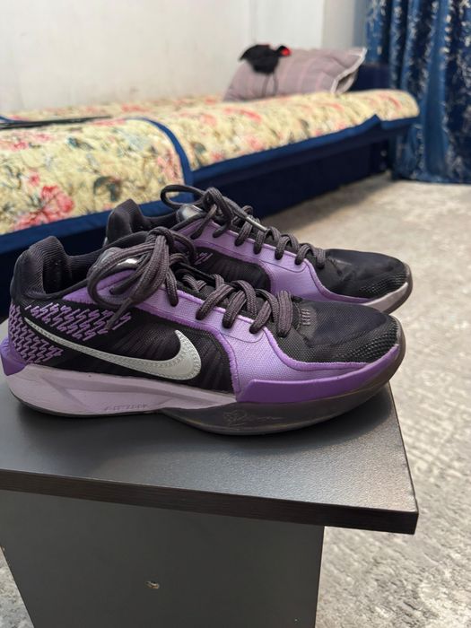 Кроссовки nike.