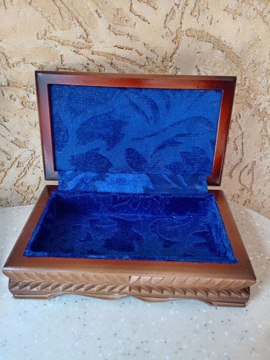 Продам шкатулку из дерева