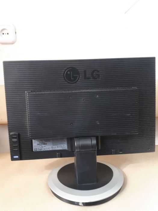 Монитор LG FLATRON рабочий