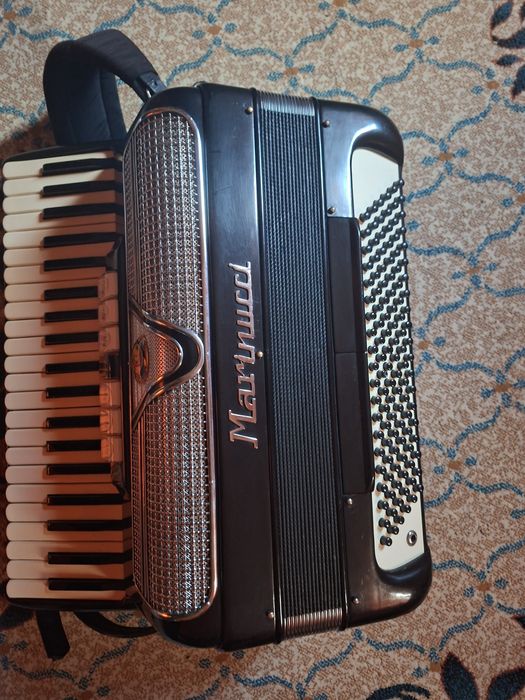Vand acordeon marinucci 120 basi negociabil