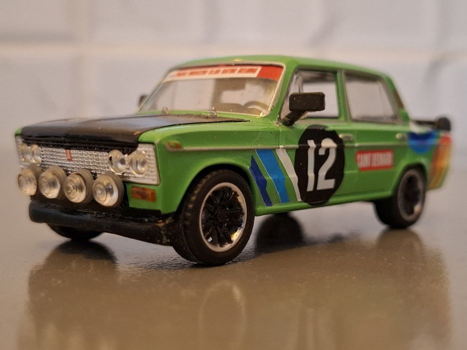 Коллекционная модель ВАЗ 2103 спорт, масштаб 1:43