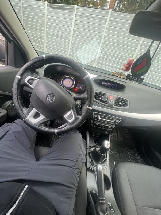 Dezmembrez renault fluence