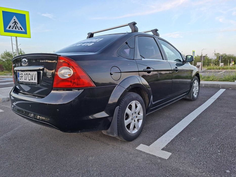Ford Focus Facelift 2011 1.6 benzina 100 CP – 164.000 km – stare foarte buna