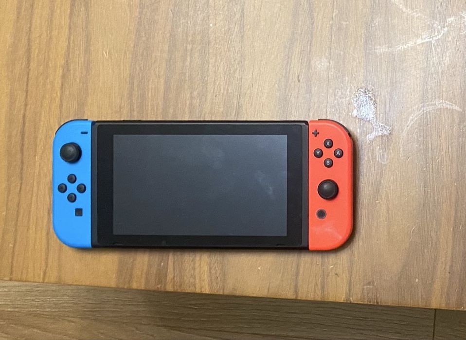 Nintendo Switch ca nou . Jocurile sunt scrise in descriere