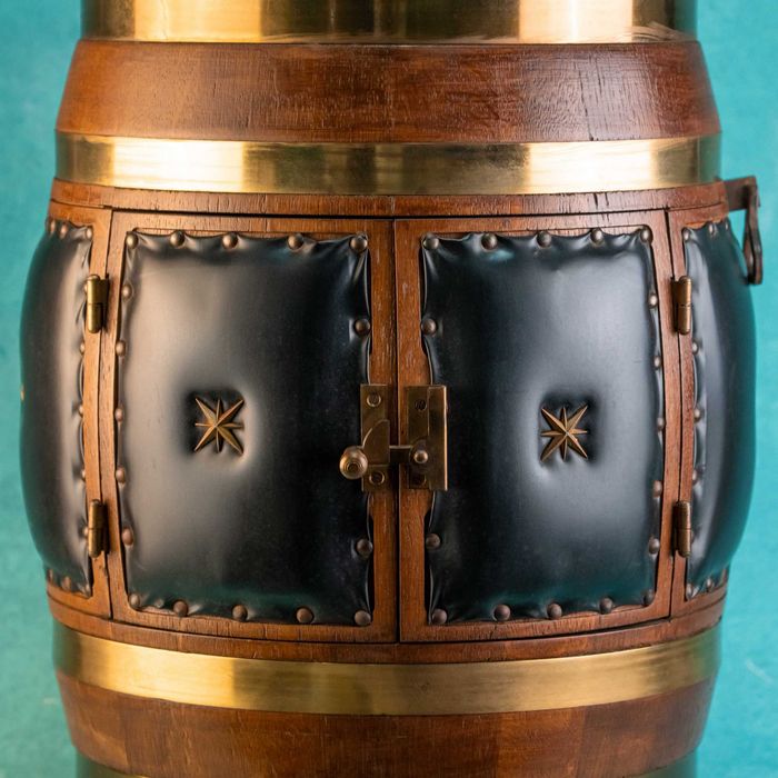 Антикварный мини-бар