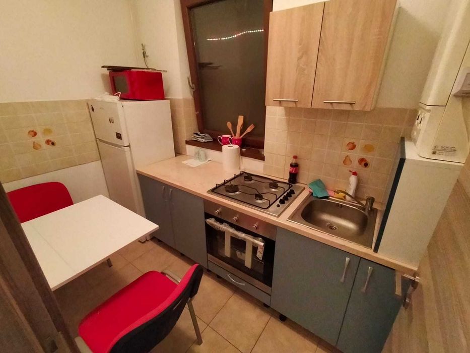 Proprietar inchiriez garsonieră cu loc de parcare