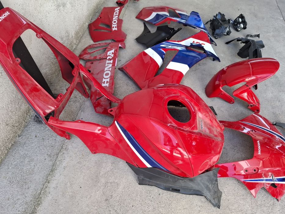 Пластмаси Honda cbr600rr 2025 2026 фар