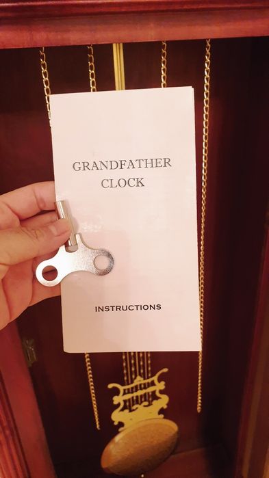 Часы напольные,деревянные.