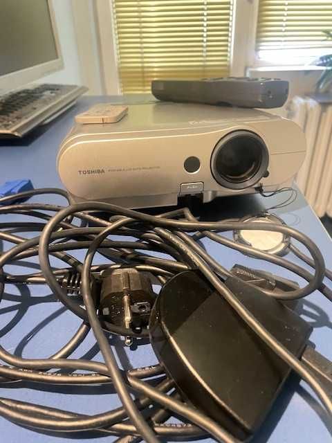 Проектор Тошиба . Работещ