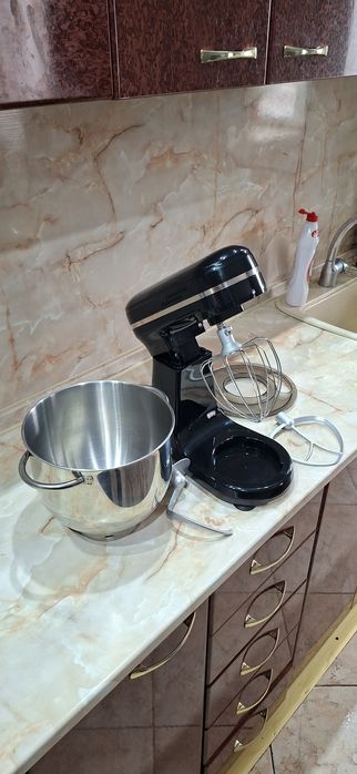 Планетарен миксер тестомесачка