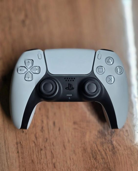 Продам Sony PlayStation 5 с играми