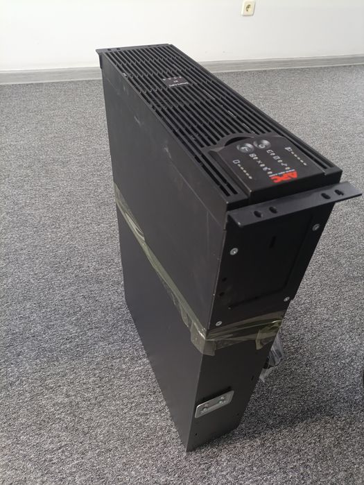 UPS APC smart-UPS 3000VA ИБП